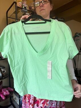 Universal Thread Mint Green V-Neck Short Sleeve Tee